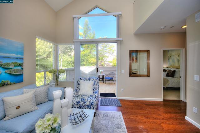 310 Boatswain Ct, Hercules CA: https://media.crmls.org/mediaz/af6359fa-4bbd-4aa4-ae07-cf4bdc4961c3.jpg