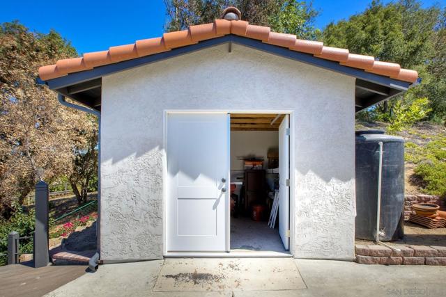 2064 Santa Margarita Dr., Fallbrook CA: https://media.crmls.org/mediaz/af646f0a-0af3-4dc4-8420-59df3368729b.jpg