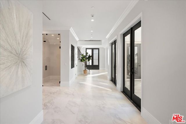 4351 Vanalden Avenue, Tarzana CA: https://media.crmls.org/mediaz/af64950e-24a4-421d-b5cb-f024219f771b.jpg