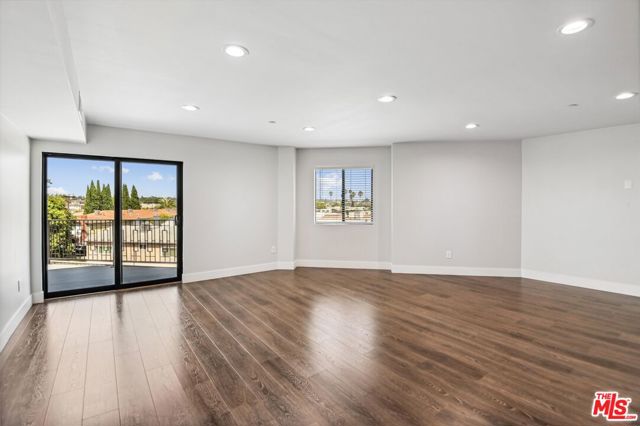 819 E La Palma Drive, Inglewood CA: https://media.crmls.org/mediaz/af651143-ace5-48fa-b3d5-b16c234d02fe.jpg