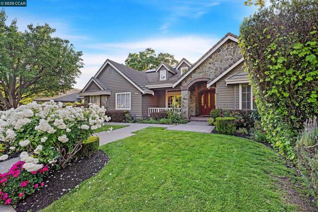 10 Woodside Dr, Danville CA: https://media.crmls.org/mediaz/af656b63-17f5-4f81-8ad2-30569a0afca1.jpg