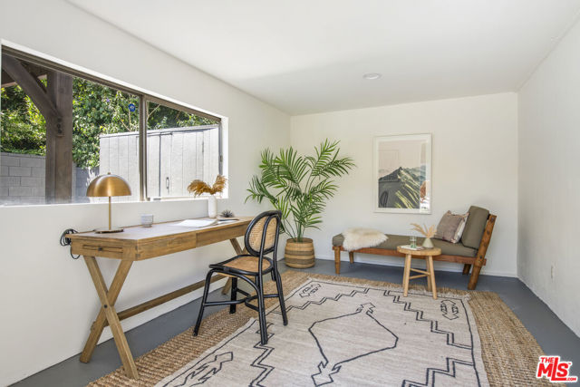 4947 Varna Avenue, Sherman Oaks CA: https://media.crmls.org/mediaz/af656e9b-cbd9-4871-87eb-34590ed761c2.jpg