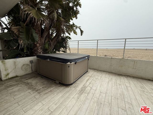 6955 Trolleyway, Playa del Rey CA: https://media.crmls.org/mediaz/af65d725-e484-418f-931e-f933cbeffef7.jpg