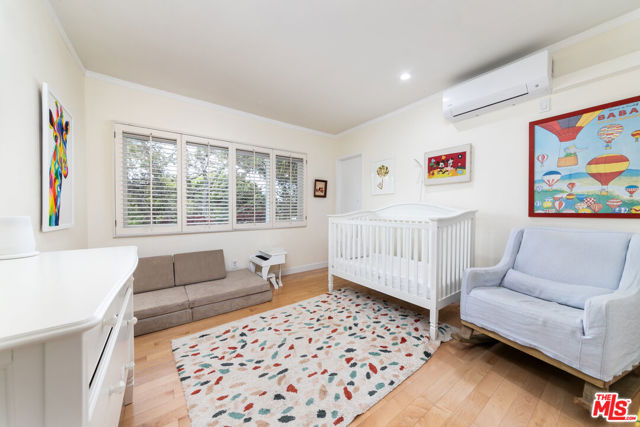 933 17th Street, Santa Monica CA: https://media.crmls.org/mediaz/af667b51-e7a2-44ed-9e1d-48b09c11a09c.jpg