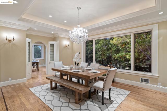 9 Burton Vista Ct, Lafayette CA: https://media.crmls.org/mediaz/af669779-7c57-42cf-9b81-85181f716520.jpg