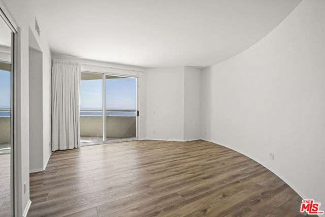 32215 Pacific Coast Highway, Malibu CA: https://media.crmls.org/mediaz/af66cf64-c0d9-4522-9d9d-0b30c0770b59.jpg