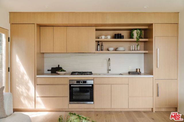 744 Amoroso Place, Venice CA: https://media.crmls.org/mediaz/af67168e-c575-41a5-b3a2-80c56dad612a.jpg