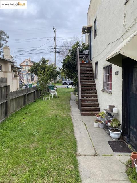 1100 Park AVE, Alameda CA: https://media.crmls.org/mediaz/af67381b-57aa-4d5a-9fea-65b1366e496a.jpg