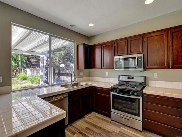 Detail Gallery Image 11 of 51 For 13467 Leafwood Dr, Corona,  CA 92883 - 4 Beds | 3 Baths