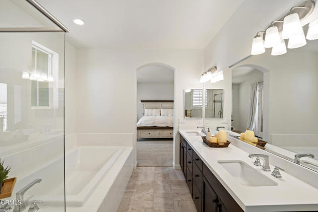 1521 Thorpe Trail, Oxnard CA: https://media.crmls.org/mediaz/af67d98a-c903-45f4-a5f7-ee2e24392c88.jpg