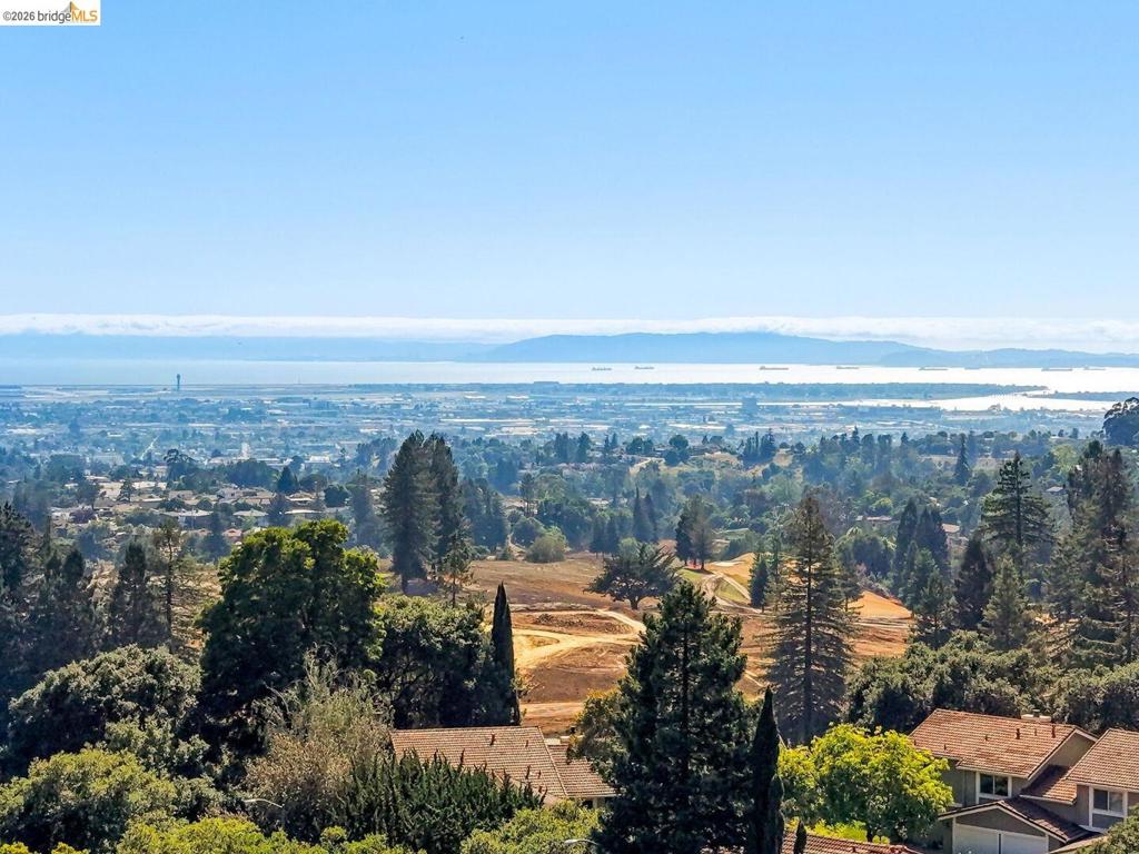 https://media.crmls.org/mediaz/af687823-c500-4542-a380-986a71a46a00.jpg?preset=X-Large