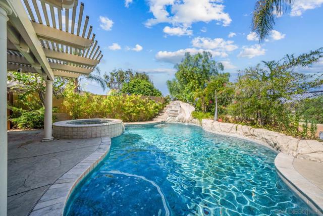 2492 Royal Saint James Dr, El Cajon CA: https://media.crmls.org/mediaz/af695557-94db-4bd9-b050-549247643c00.jpg