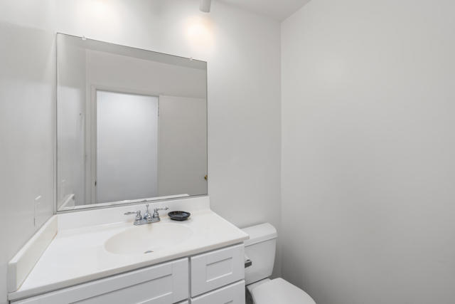 16445 Garvin Drive, Encino CA: https://media.crmls.org/mediaz/af695bd7-6316-4668-a86c-a10d66efc3b4.jpg