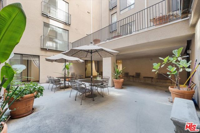 625 S Berendo Street, Los Angeles CA: https://media.crmls.org/mediaz/af69bfd5-5548-4731-8d6d-2452edd7c64b.jpg