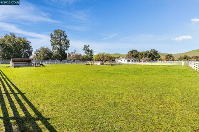 5400 Johnston Rd, Danville CA: https://media.crmls.org/mediaz/af69f9ca-99e8-499d-b75e-651a7a974421.jpg