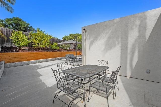 2112 Park Dale Ln, Encinitas CA: https://media.crmls.org/mediaz/af6a753a-9903-4b9a-b662-6eacdeced7e9.jpg