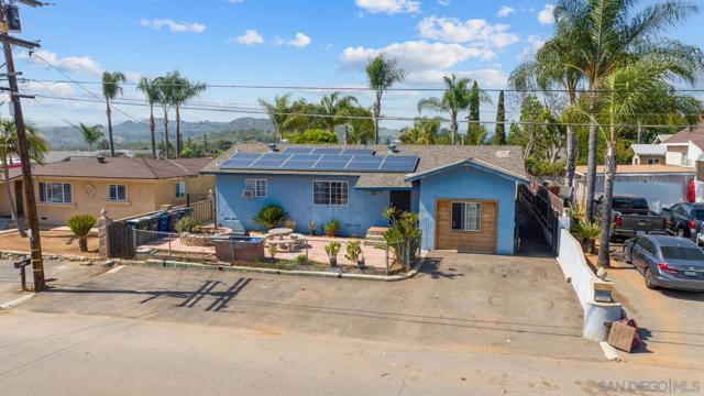 124 E View St, Fallbrook CA: https://media.crmls.org/mediaz/af6ab90c-a45b-435c-8576-af58be34c175.jpg