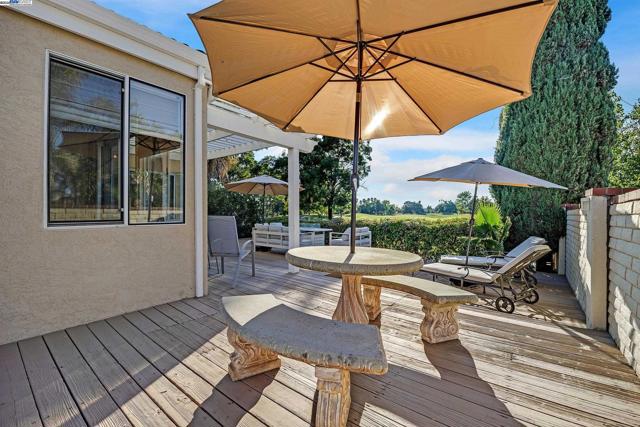 2380 Wayfarer Dr, Discovery Bay CA: https://media.crmls.org/mediaz/af6ad170-c837-4969-8334-23372f8d0649.jpg