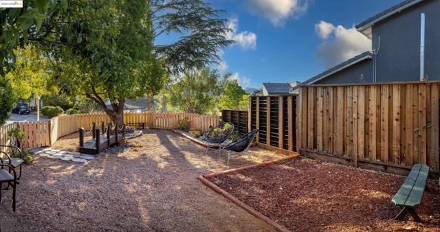 1051 Lea Drive, San Rafael CA: https://media.crmls.org/mediaz/af6b47af-ac63-4c8a-9f35-58ec3112ab03.jpg