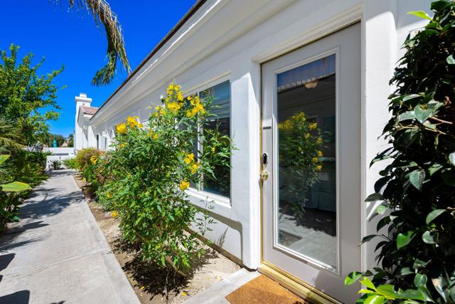 54580 Tanglewood, La Quinta CA: https://media.crmls.org/mediaz/af6b47e1-855d-4b8d-940d-f581f0f6ea52.jpg
