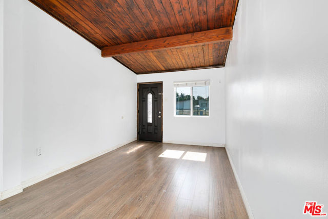 5633 Cedarglen Drive, Azusa CA: https://media.crmls.org/mediaz/af6b7333-33a6-4adc-92cc-14410f457c26.jpg