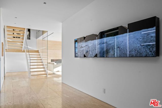623 Alma Real Drive, Pacific Palisades CA: https://media.crmls.org/mediaz/af6bc82e-8054-40ff-a00e-3e92f0b9211e.jpg