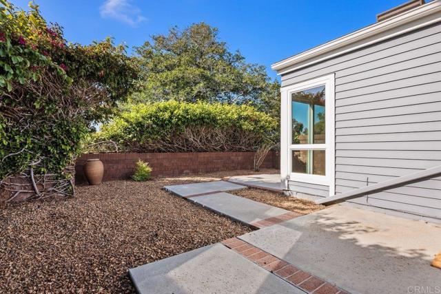 814 Okra Court, Carlsbad CA: https://media.crmls.org/mediaz/af6c3e65-d532-43d2-9a4e-6920ed0a639e.jpg