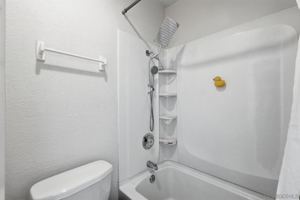 https://media.crmls.org/mediaz/af6c97b5-d454-4ab1-9e70-63c50666e435.jpg?preset=X-Large