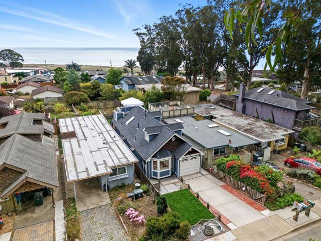 330 Avenue Cabrillo, El Granada CA: https://media.crmls.org/mediaz/af6cf5c3-fa4f-4fe4-876f-5210df6f63f9.jpg