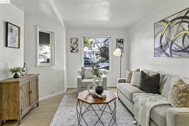 897 Oak Street, Alameda CA: https://media.crmls.org/mediaz/af6d0f7c-dc44-4486-954b-b109bb48be19.jpg