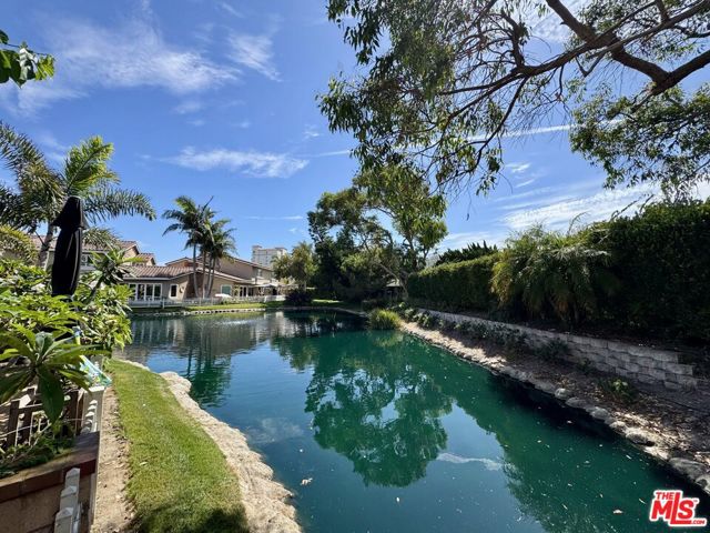 7756 Sailboat Circle, Huntington Beach CA: https://media.crmls.org/mediaz/af6d2d61-b154-4105-a388-ab15e5d17db4.jpg