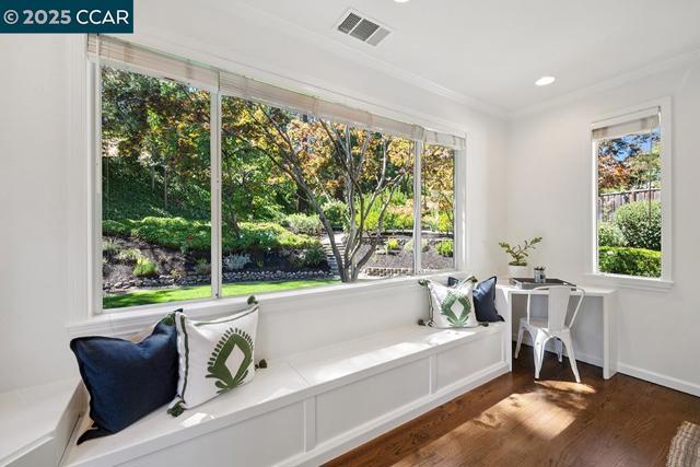 4 Harold Dr, Moraga CA: https://media.crmls.org/mediaz/af6d38a0-838f-470a-92bf-5a6bdd18c1f9.jpg