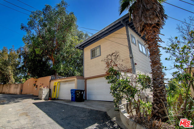 3197 Benedict Canyon Drive photo 2