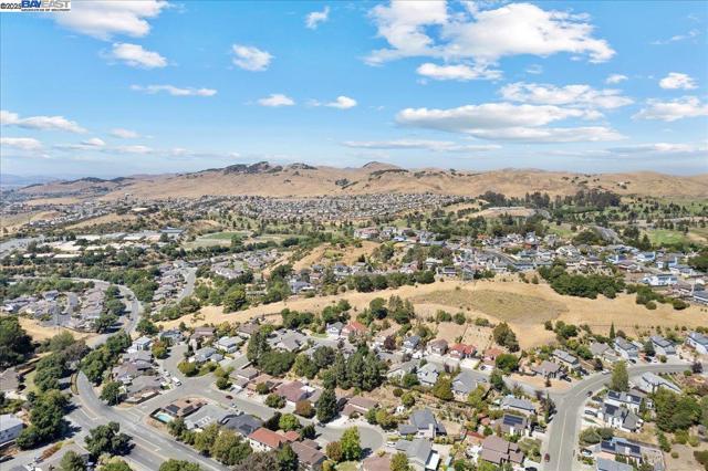1218 Locust Dr, Vallejo CA: https://media.crmls.org/mediaz/af6e238a-0317-4a0e-a168-46f564e31196.jpg