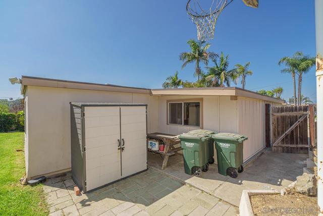 5393 Mary Fellows Avenue, La Mesa CA: https://media.crmls.org/mediaz/af6f9d7a-681b-446f-9340-198ae9d543b7.jpg