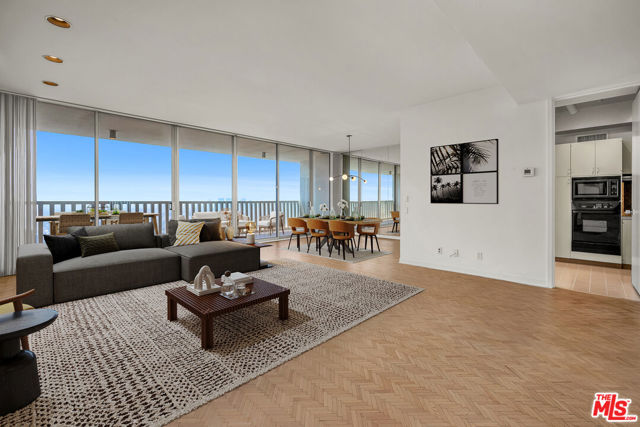9255 Doheny Road, West Hollywood CA: https://media.crmls.org/mediaz/af7006ef-9039-4e96-ac1c-7d541a3add0a.jpg