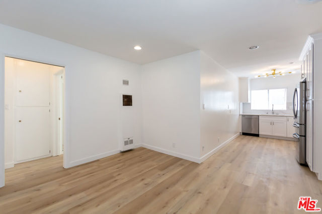 1268 N SWEETZER Avenue, West Hollywood CA: https://media.crmls.org/mediaz/af70729e-cccc-497a-ab57-40a6387788f4.jpg