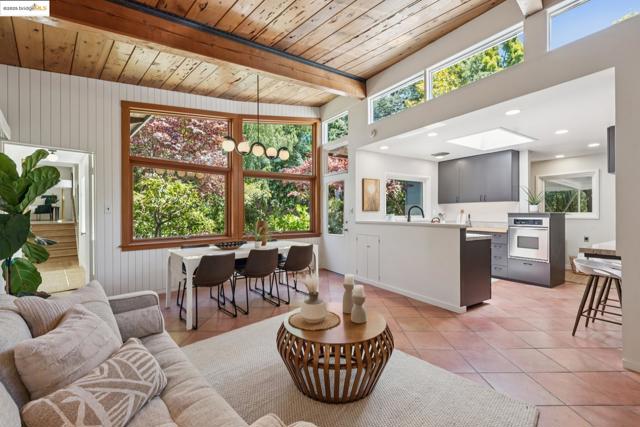 39 Norwood Ave, Kensington CA: https://media.crmls.org/mediaz/af707451-d3ed-48b4-8ff4-03b0dade6832.jpg