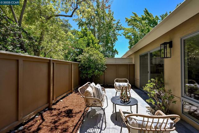 3209 Golden Rain Rd, Walnut Creek CA: https://media.crmls.org/mediaz/af711d28-6558-490b-8112-a11053b63551.jpg