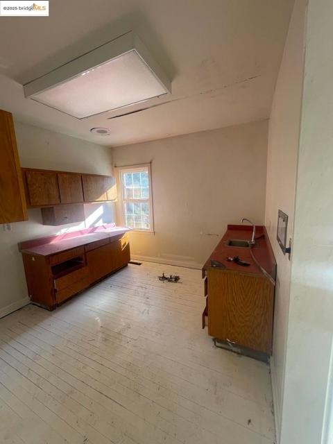 2890 Concord BLVD, Concord CA: https://media.crmls.org/mediaz/af716672-dad3-471a-9edb-12672b89c939.jpg