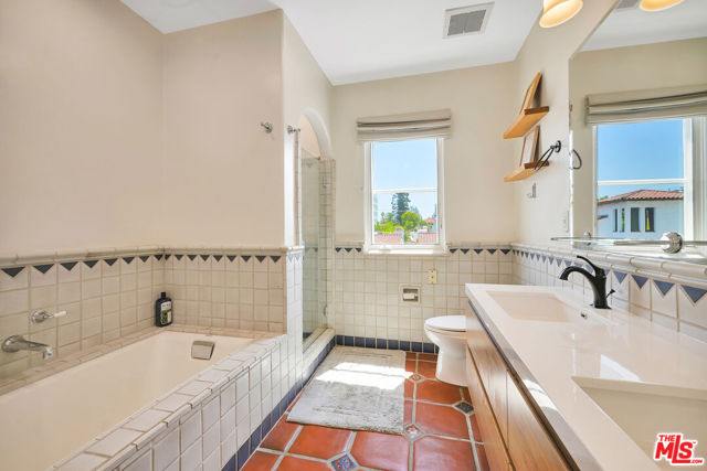 1414 N Harper Avenue, West Hollywood CA: https://media.crmls.org/mediaz/af717aa6-9317-465c-8576-ecc2bbe909e0.jpg