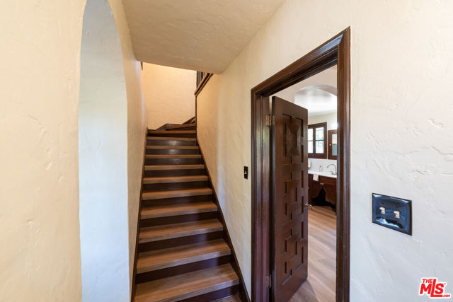 6655 Emmet Terrace, Los Angeles CA: https://media.crmls.org/mediaz/af71f18b-5395-4108-9263-aec60a58e342.jpg