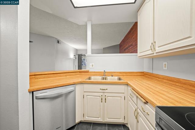 Image 8 of 25 For 25930 Kay Ave  201