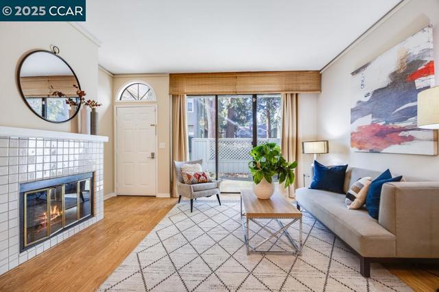 231 Sunspring Ct, Pleasant Hill CA: https://media.crmls.org/mediaz/af7254b3-8939-46a3-be88-624bcdca619c.jpg