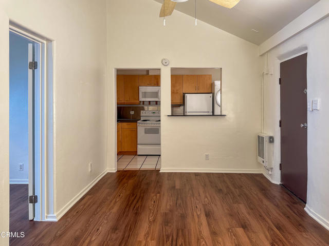 982 N Hoover Street, Silver Lake CA: https://media.crmls.org/mediaz/af726dfd-334a-4ea1-8540-757fb119557d.jpg