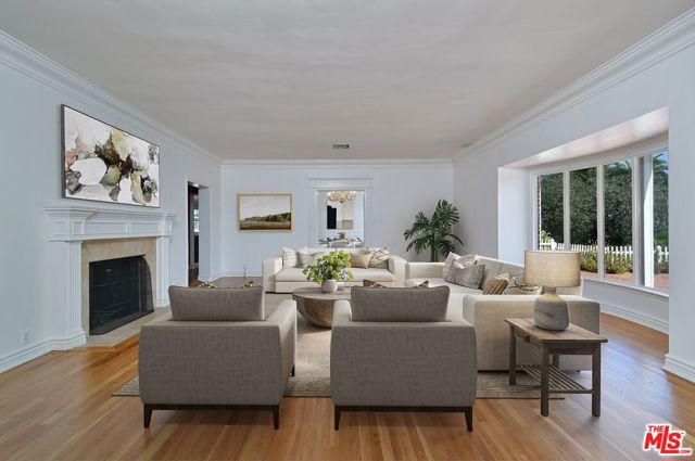4141 Knobhill Drive, Sherman Oaks CA: https://media.crmls.org/mediaz/af726f2b-170f-4c9a-8684-773ed00cb7ff.jpg