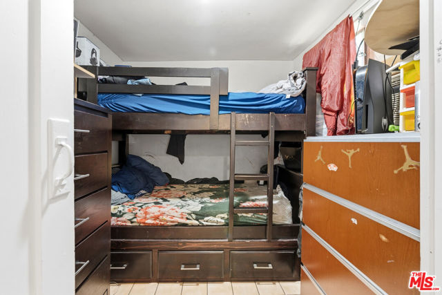 547 N St Louis Street, Los Angeles CA: https://media.crmls.org/mediaz/af72ea40-6257-41c2-9c85-5235584524c7.jpg