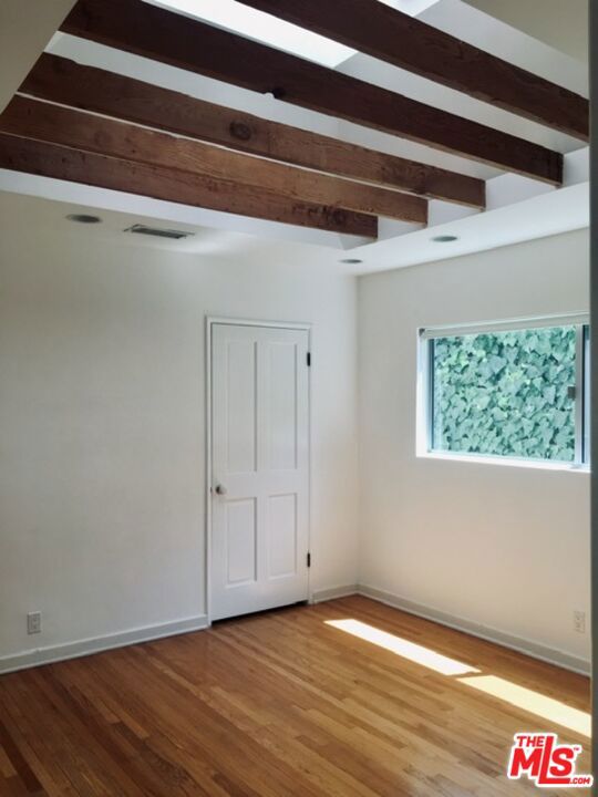 4031 Hollyline Avenue, Sherman Oaks CA: https://media.crmls.org/mediaz/af7316e3-127b-4516-8770-cdf0e6fcdcfb.jpg