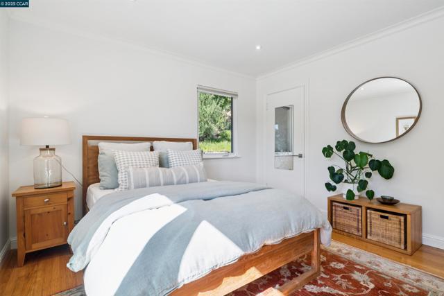 10 ICHABOD LANE, Orinda CA: https://media.crmls.org/mediaz/af731a2e-f6f8-4d15-8ac8-69f91c630397.jpg