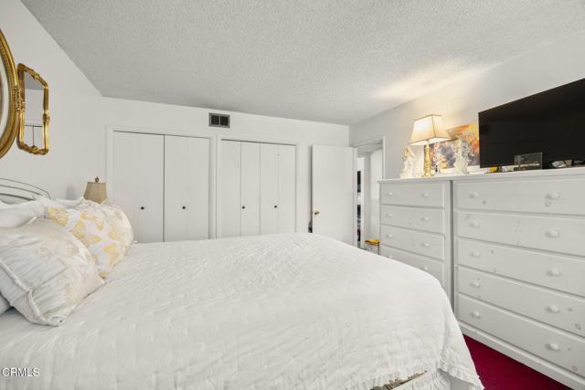 1401 Glenwood Drive, Oxnard CA: https://media.crmls.org/mediaz/af732ad7-b756-4ad4-9dd2-63217a32b422.jpg